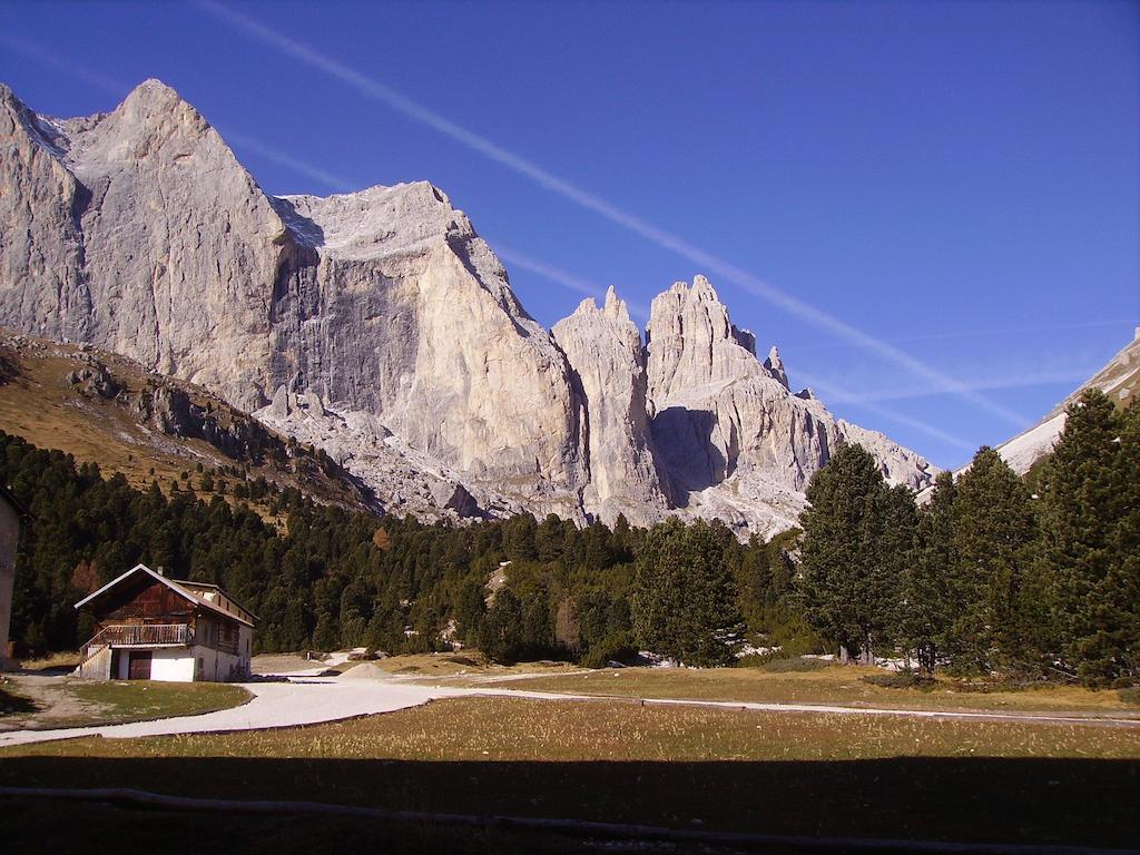 Rifugio Gardeccia Huette Pozza di Fassa Bagian luar foto