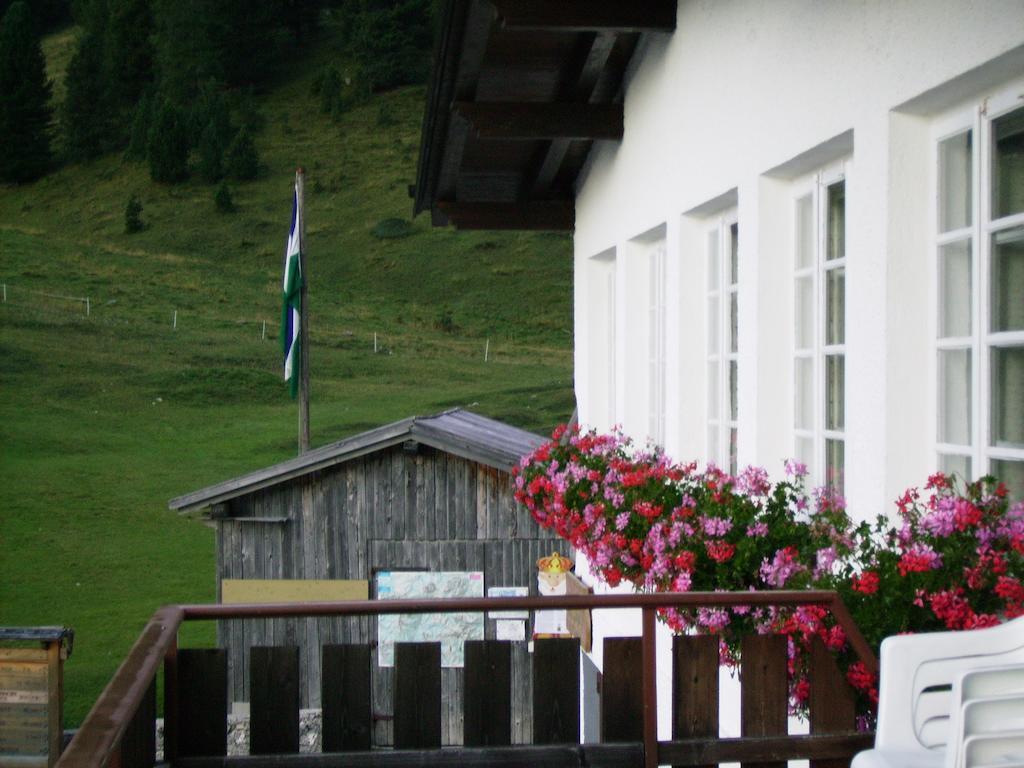 Rifugio Gardeccia Huette Pozza di Fassa Bagian luar foto